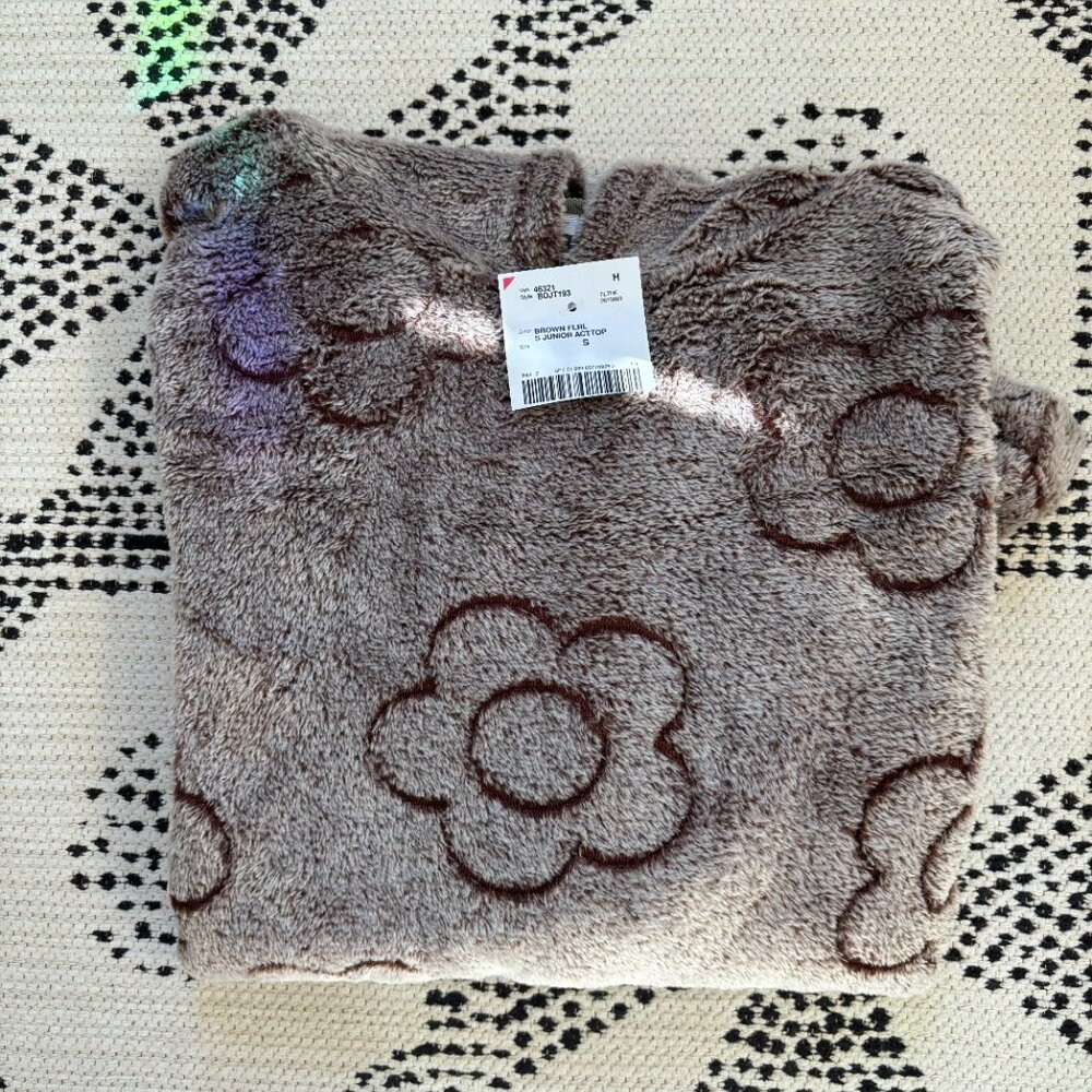 Derek Heart fleece hooded flower sweatshirt